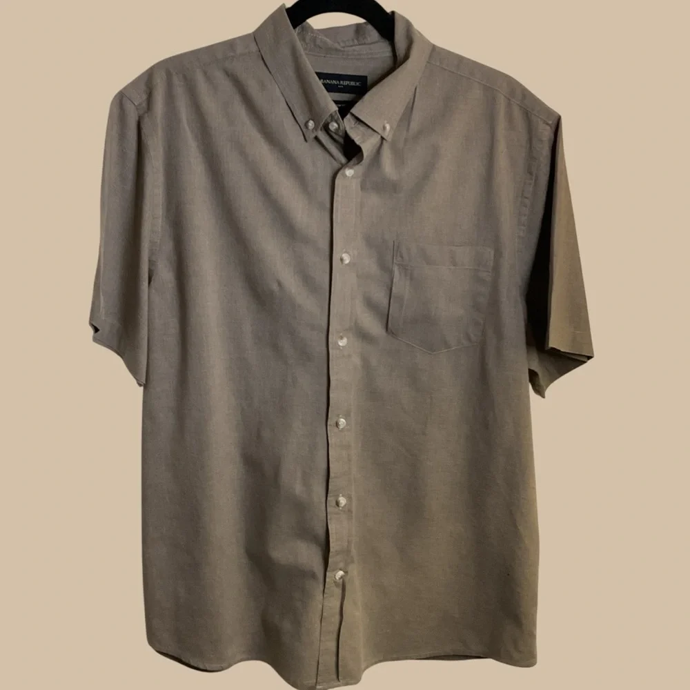 Men’s Banana Republic Button Down Taupe Slim Fit Short Sleeve Shirt Sz.L NWOT